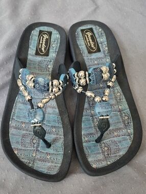 Grandco Sandals Womens 9 Denim Patterned Blue Beaded Flip Flops
